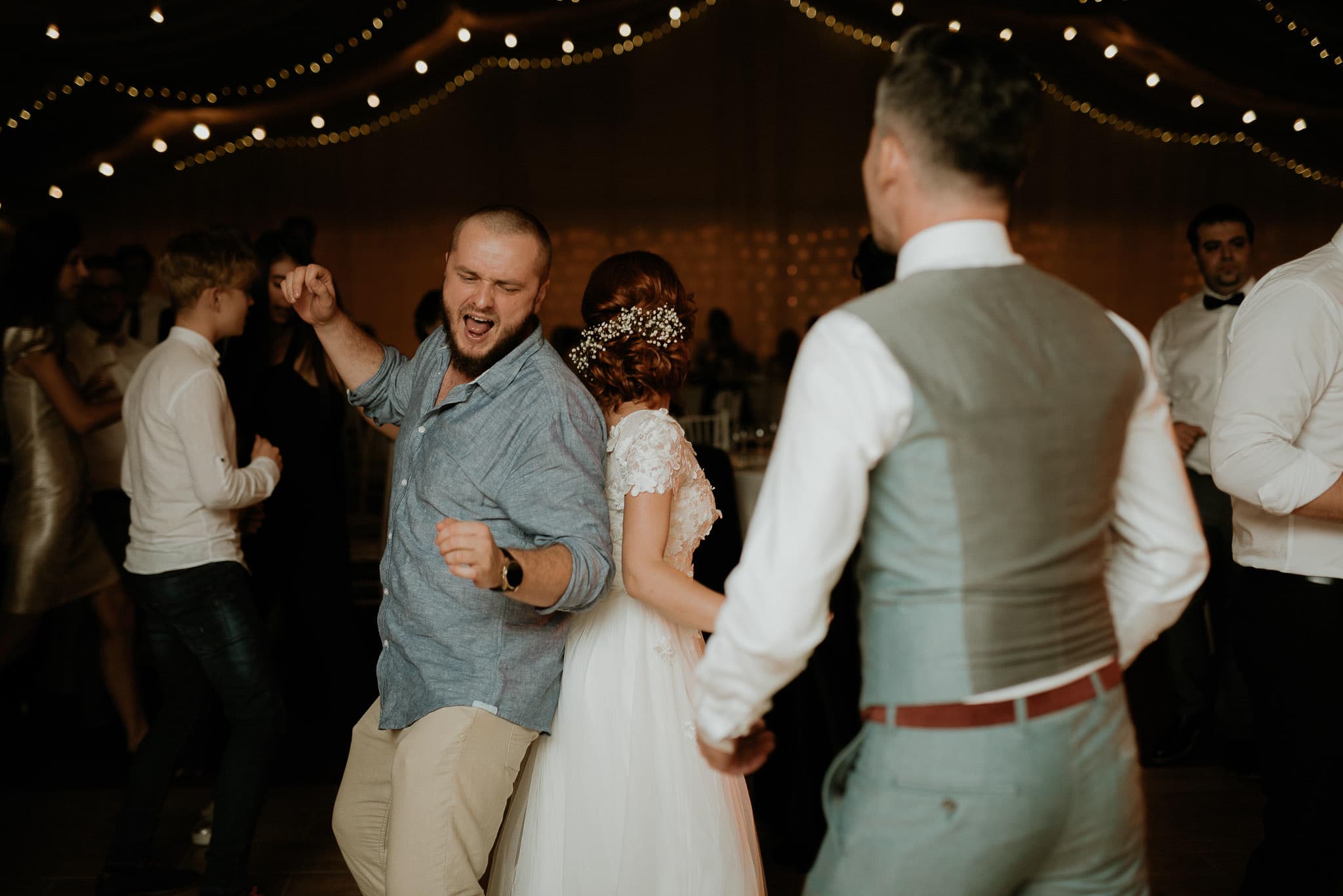 wedding guests dancing at the party