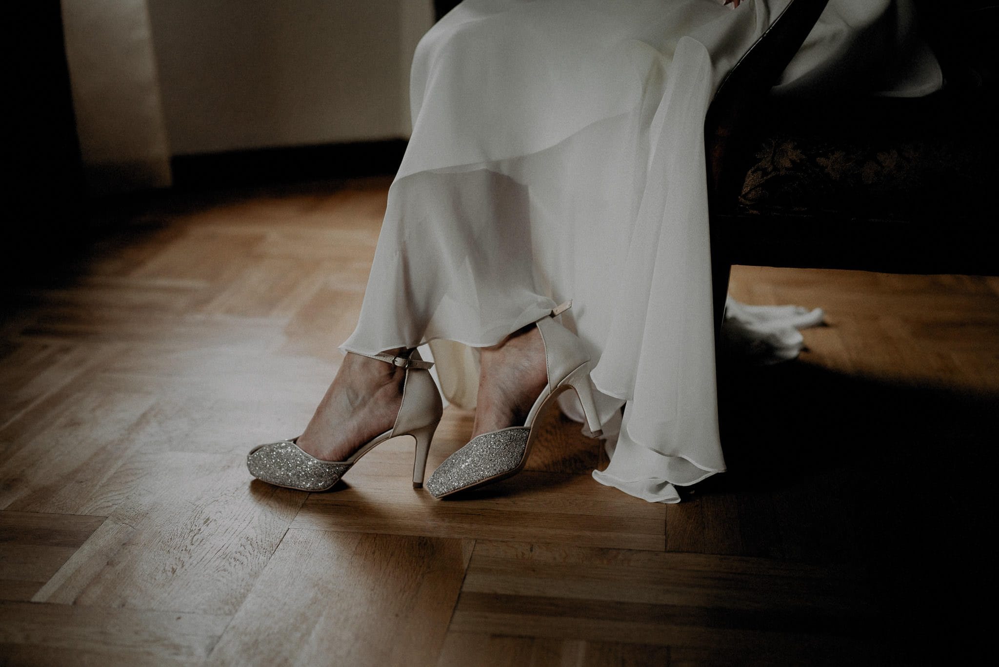 detail of bride wearing elegant shoes on her wedding day