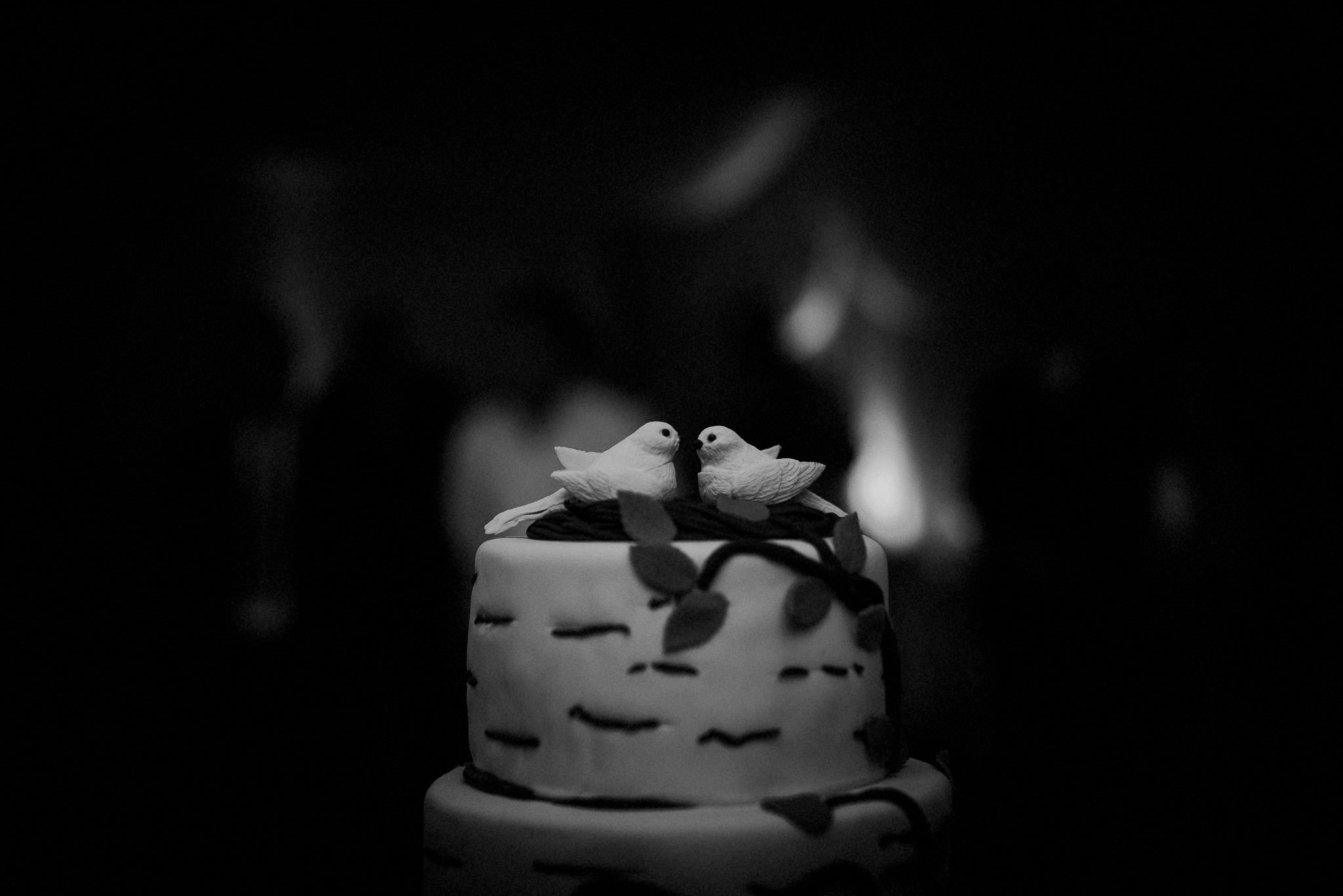 two lovebirds wedding cake