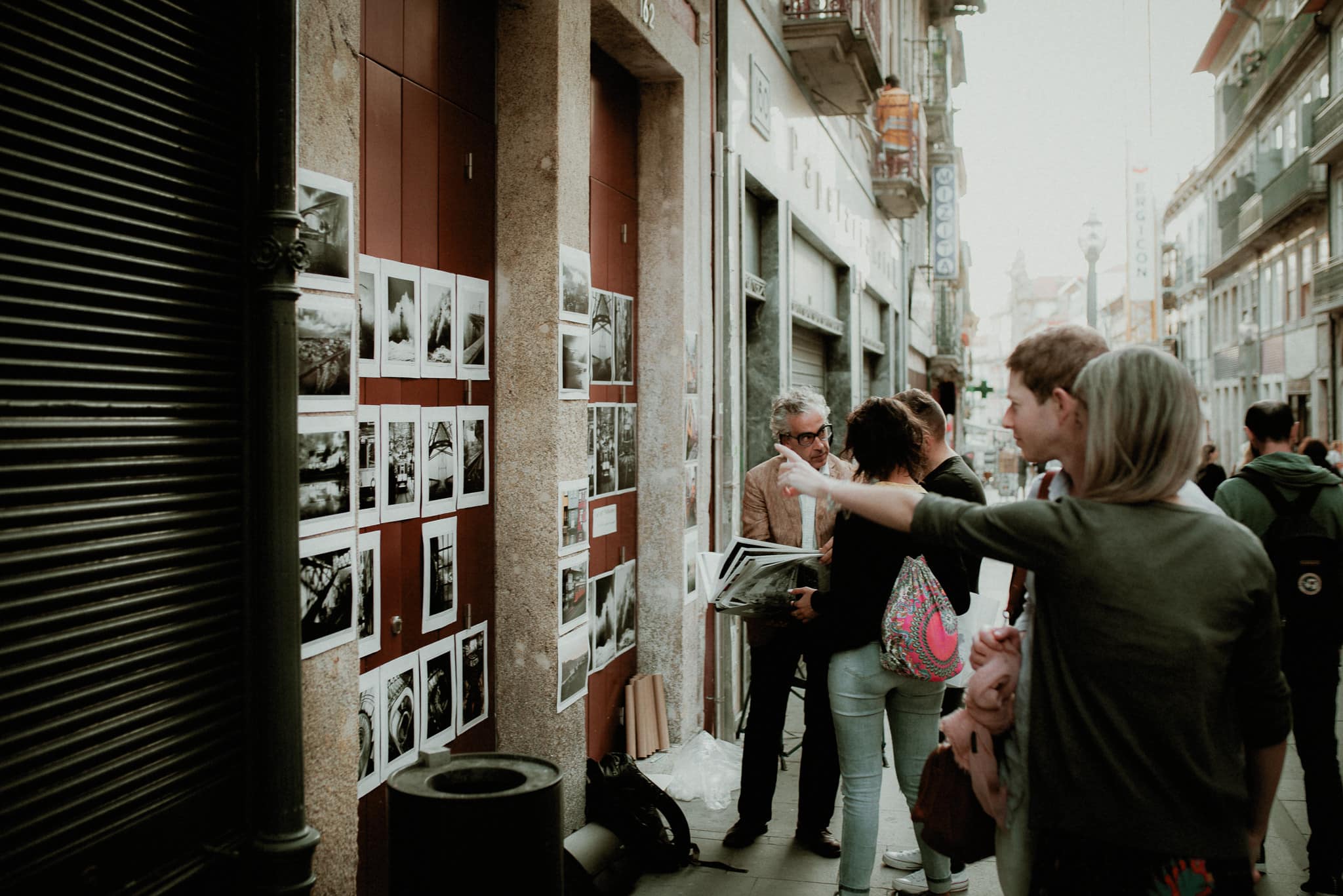 Rua das Flores exploring Porto with a couple