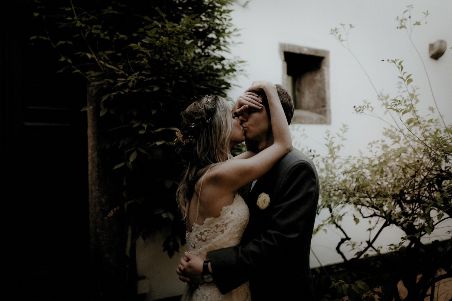 intimate romantic and artistic wedding photography