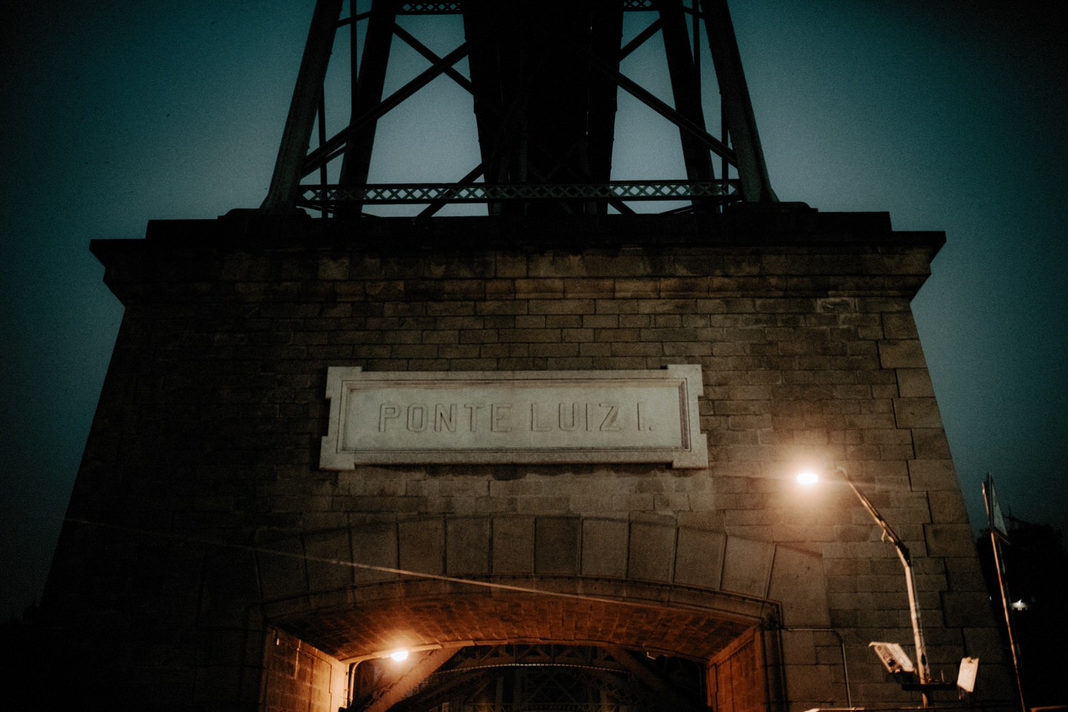 Luis I bridge in Porto on a rainy night